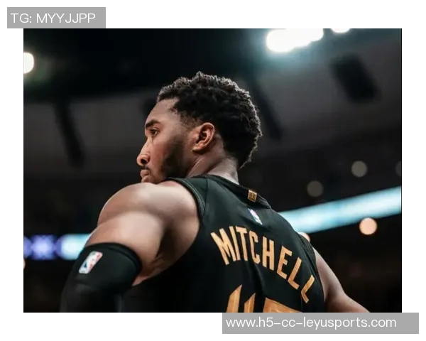 多诺万米切尔半场表现低迷仅得7分三分球全失状态堪忧