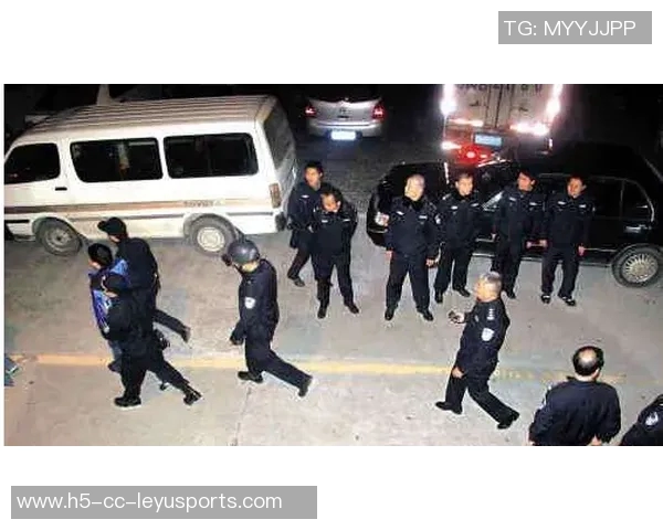 男子因焚烧C罗雕像被警方逮捕送精神病院接受治疗